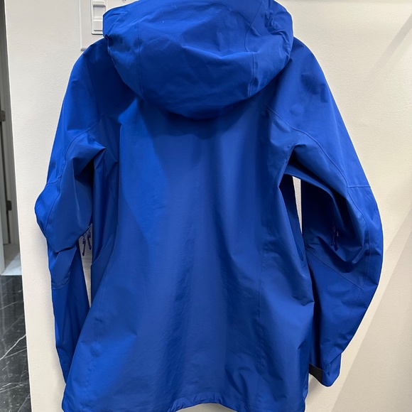 2022 Women’s Arc’teryx Beta AR Jacket (Vitality Blue) - Picture 3 of 6